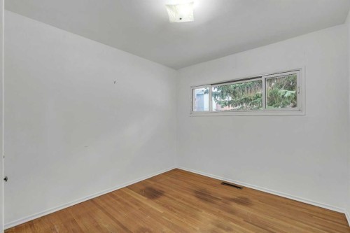 604 56 Avenue Sw, Calgary, AB - Indoor Photo Showing Other Room