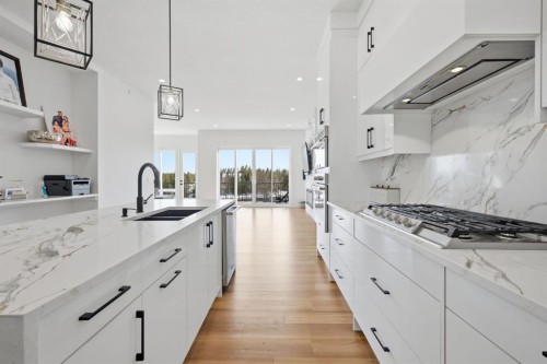 31 St. Andrews Close, Lyalta, AB - Indoor Photo Showing Kitchen With Double Sink With Upgraded Kitchen