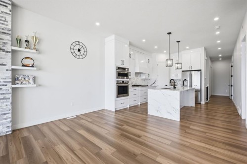 31 St. Andrews Close, Lyalta, AB - Indoor Photo Showing Kitchen With Upgraded Kitchen