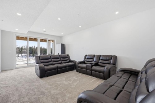 31 St. Andrews Close, Lyalta, AB - Indoor Photo Showing Living Room