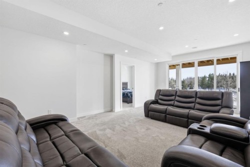31 St. Andrews Close, Lyalta, AB - Indoor Photo Showing Living Room