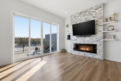 31 St. Andrews Close, Lyalta, AB - Indoor Photo Showing Living Room With Fireplace