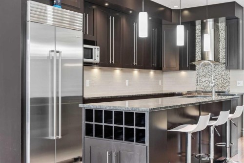 1924 48 Avenue Sw, Calgary, AB - Indoor Photo Showing Kitchen With Upgraded Kitchen