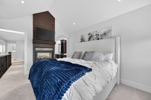 1924 48 Avenue Sw, Calgary, AB - Indoor Photo Showing Bedroom