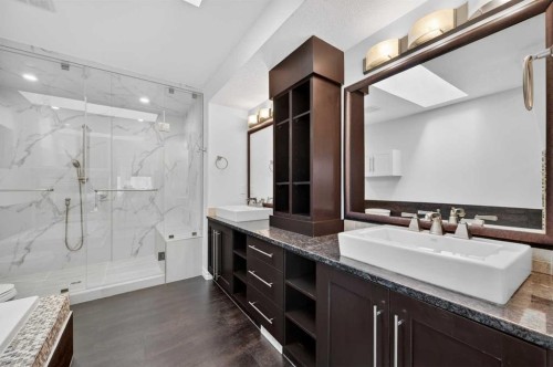 1924 48 Avenue Sw, Calgary, AB - Indoor Photo Showing Bathroom