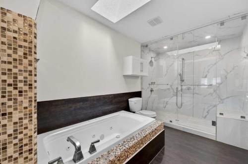 1924 48 Avenue Sw, Calgary, AB - Indoor Photo Showing Bathroom