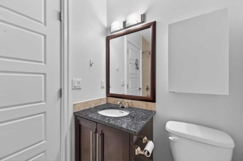 1924 48 Avenue Sw, Calgary, AB - Indoor Photo Showing Bathroom