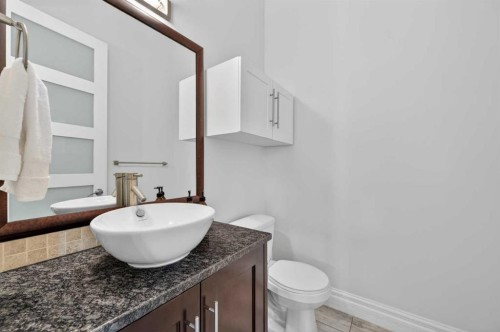 1924 48 Avenue Sw, Calgary, AB - Indoor Photo Showing Bathroom