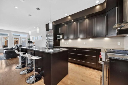 1924 48 Avenue Sw, Calgary, AB - Indoor Photo Showing Kitchen With Upgraded Kitchen