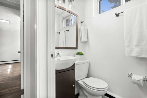 67 Hooke Road Sw, Calgary, AB - Indoor Photo Showing Bathroom