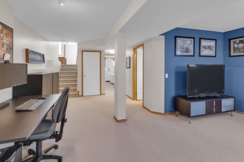 105 Everstone Way Sw, Calgary, AB 