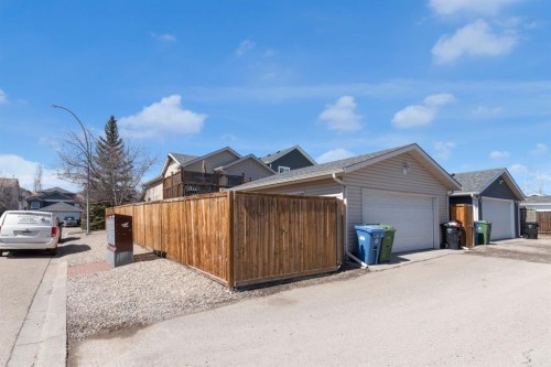 105 Everstone Way Sw, Calgary, AB 