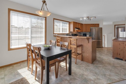 105 Everstone Way Sw, Calgary, AB 