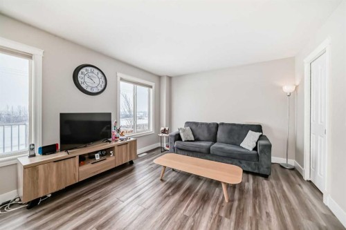 11-2002 22 Avenue, Bowden, AB - Indoor