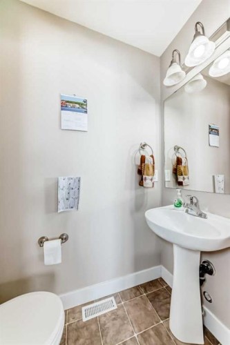 11-2002 22 Avenue, Bowden, AB - Indoor