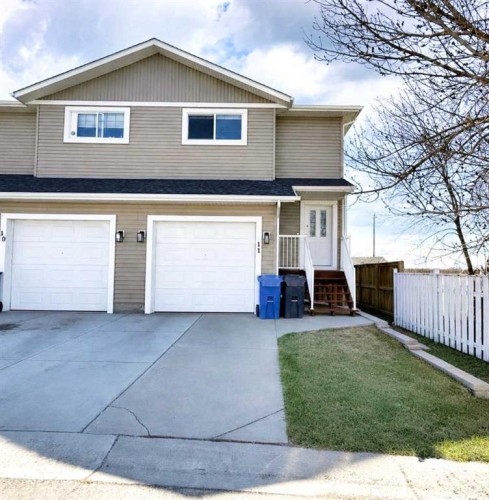 11-2002 22 Avenue, Bowden, AB - Outdoor