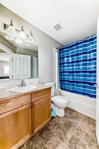 11-2002 22 Avenue, Bowden, AB - Indoor