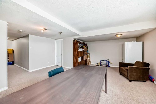 11-2002 22 Avenue, Bowden, AB - Indoor