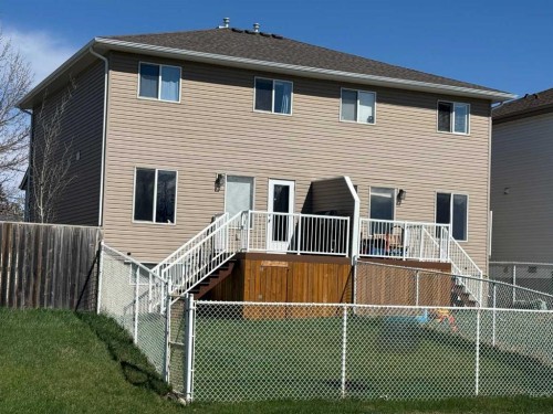 11-2002 22 Avenue, Bowden, AB - Indoor Photo Showing Basement