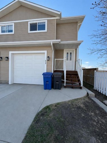 11-2002 22 Avenue, Bowden, AB - Outdoor