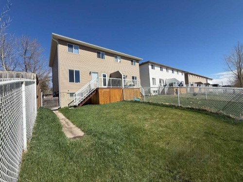 11-2002 22 Avenue, Bowden, AB - Outdoor