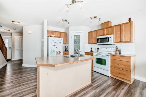 11-2002 22 Avenue, Bowden, AB - Indoor Photo Showing Kitchen With Double Sink