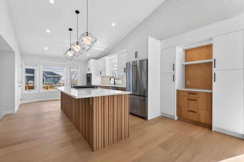 42 Sunvista Crescent Se, Calgary, AB - Indoor Photo Showing Kitchen