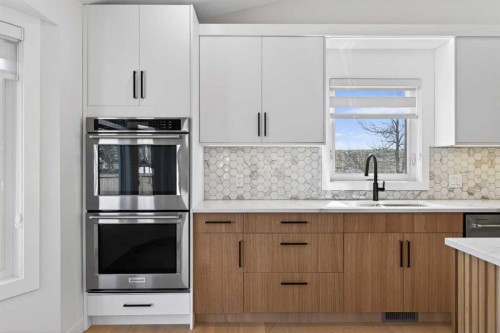 42 Sunvista Crescent Se, Calgary, AB - Indoor Photo Showing Kitchen With Upgraded Kitchen