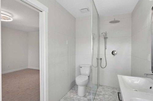 42 Sunvista Crescent Se, Calgary, AB - Indoor Photo Showing Bathroom