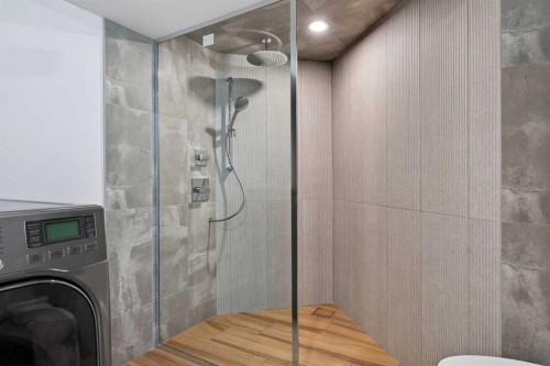 42 Sunvista Crescent Se, Calgary, AB - Indoor Photo Showing Bathroom