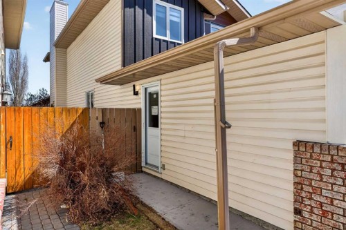 42 Sunvista Crescent Se, Calgary, AB - Outdoor With Exterior