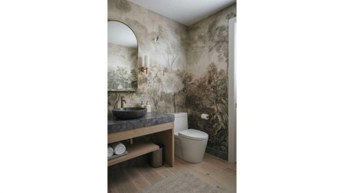 2631 63 Avenue Sw, Calgary, AB - Indoor Photo Showing Bathroom