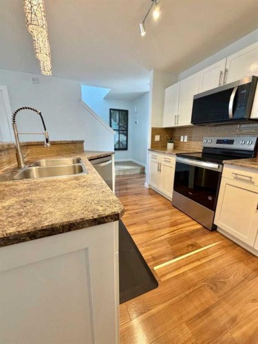144 Kirpatrick Way, Leduc, AB - Indoor Photo Showing Kitchen