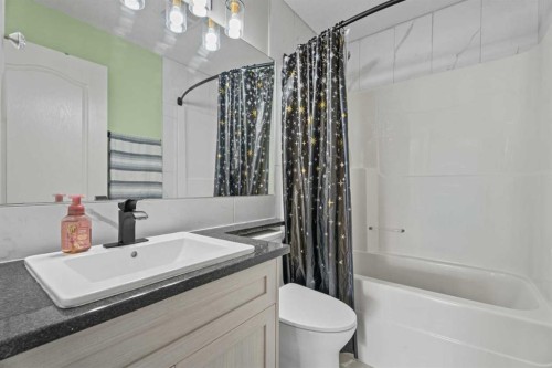 131 Auburn Sound View Se, Calgary, AB - Indoor Photo Showing Bathroom