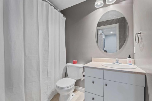 131 Auburn Sound View Se, Calgary, AB - Indoor Photo Showing Bathroom