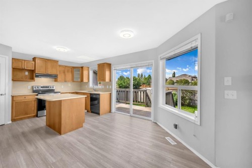 171 Willowbrook Drive Nw, Airdrie, AB - Indoor Photo Showing Kitchen