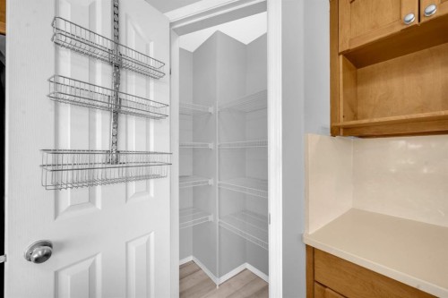 171 Willowbrook Drive Nw, Airdrie, AB - Indoor Photo Showing Other Room