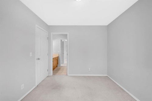 171 Willowbrook Drive Nw, Airdrie, AB - Indoor Photo Showing Other Room