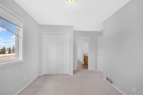 171 Willowbrook Drive Nw, Airdrie, AB - Indoor Photo Showing Other Room