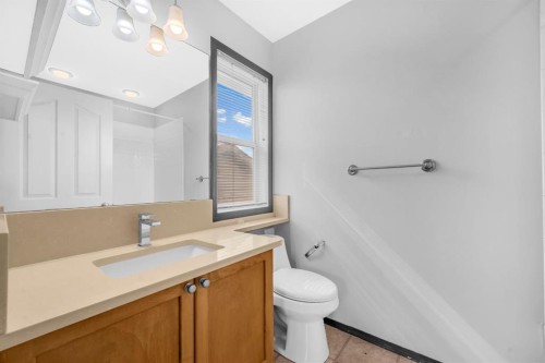 171 Willowbrook Drive Nw, Airdrie, AB - Indoor Photo Showing Bathroom