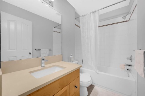 171 Willowbrook Drive Nw, Airdrie, AB - Indoor Photo Showing Bathroom