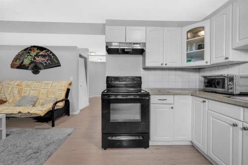 171 Willowbrook Drive Nw, Airdrie, AB - Indoor Photo Showing Kitchen