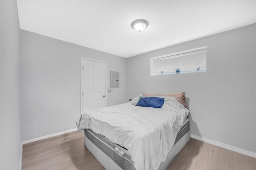 171 Willowbrook Drive Nw, Airdrie, AB - Indoor Photo Showing Bedroom