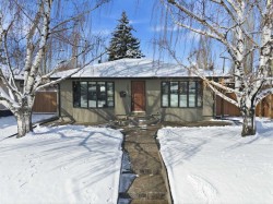 1907 Kelwood Drive SW Calgary, AB T3E 3Z4