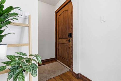 1907 Kelwood Drive Sw, Calgary, AB - Indoor Photo Showing Other Room