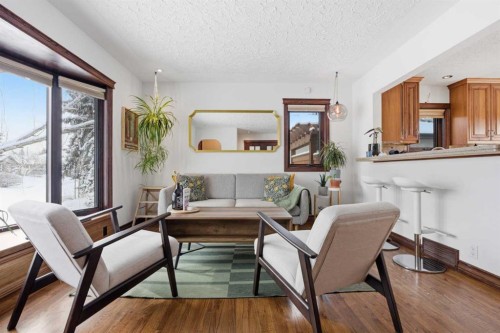 1907 Kelwood Drive Sw, Calgary, AB - Indoor Photo Showing Living Room