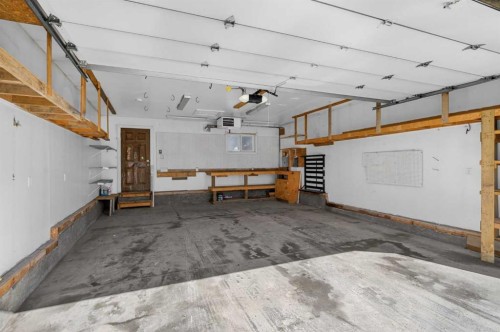 43 Sage Hill Way Nw, Calgary, AB - Indoor Photo Showing Garage