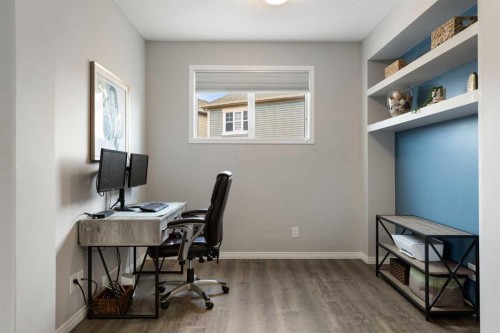 1 Osborne Common Sw, Airdrie, AB - Indoor Photo Showing Office