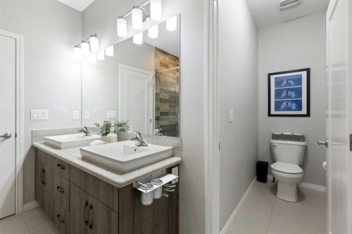 1 Osborne Common Sw, Airdrie, AB - Indoor Photo Showing Bathroom
