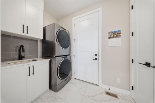 408 Crestridge Common Sw, Calgary, AB - Indoor Photo Showing Laundry Room